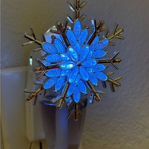 Bath & Body Works Blue and Gold Snowflake Wallflower